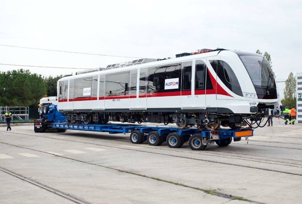 El tren fue embarcado en el puerto de Tarragona, España. 
