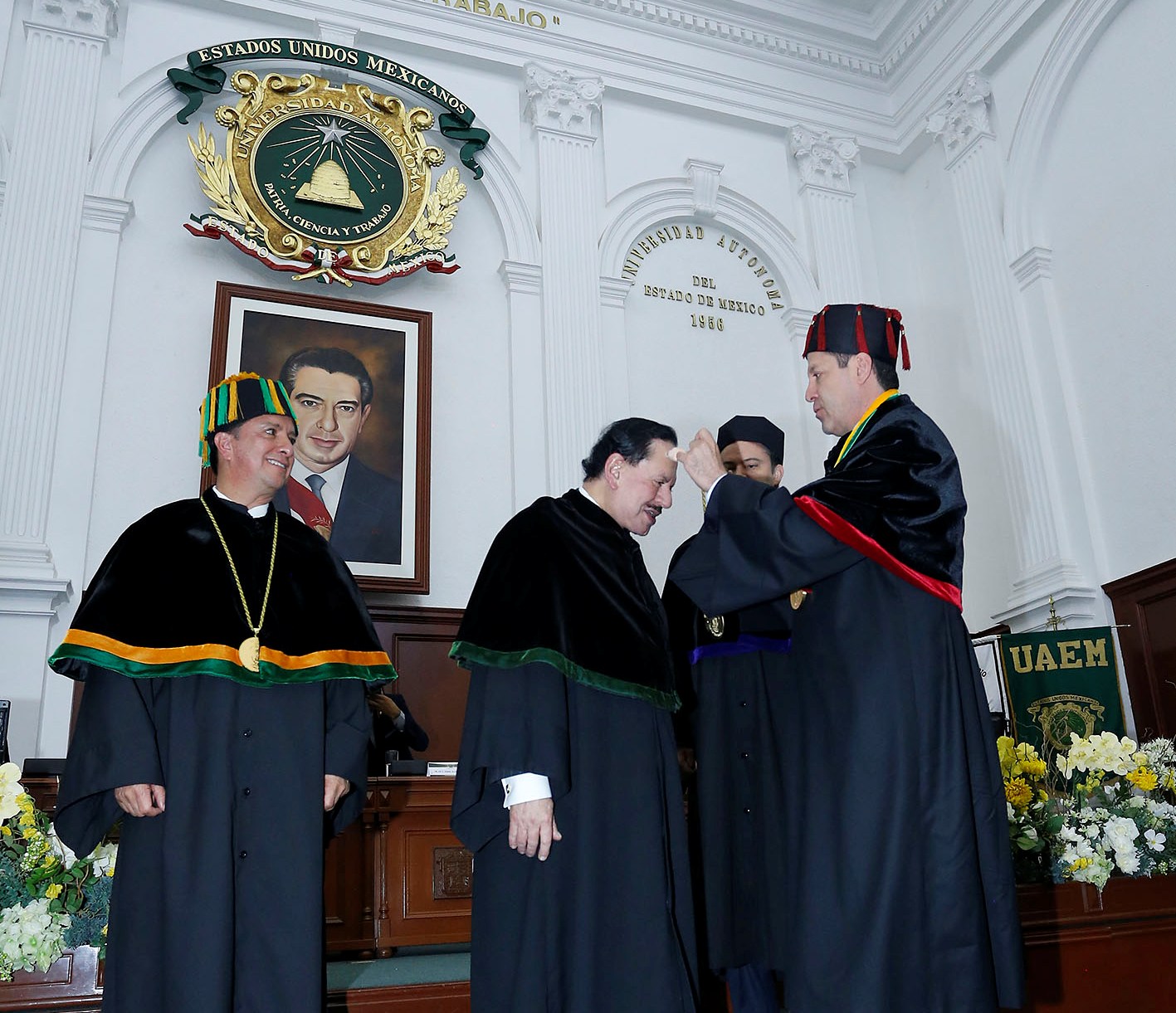 La entrega del Doctorado Honoris Causa de la UAEM a Juan Francisco Ealy Ortiz.