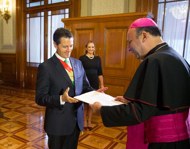 El presidente Enrique Peña Nieto recibió las cartas credenciales de una veintena de embajadores. 