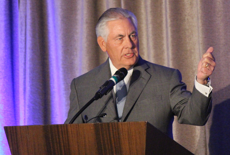 Rex Tillerson, director ejecutivo de Exxon, dijo que un impuesto reduciría las emisiones de gas de efecto invernadero.