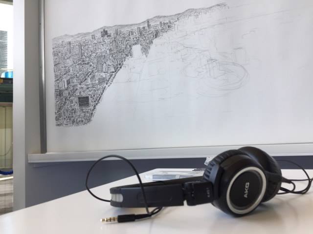 Stephen Wiltshire hizo una pausa, después de pintar cuatro horas. 