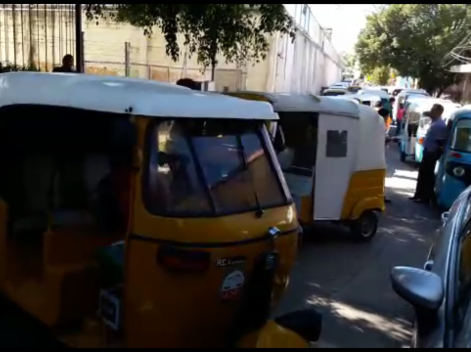  La agrupación  “14 de junio”  obstruyó los accesos del juzgado con mototaxis.