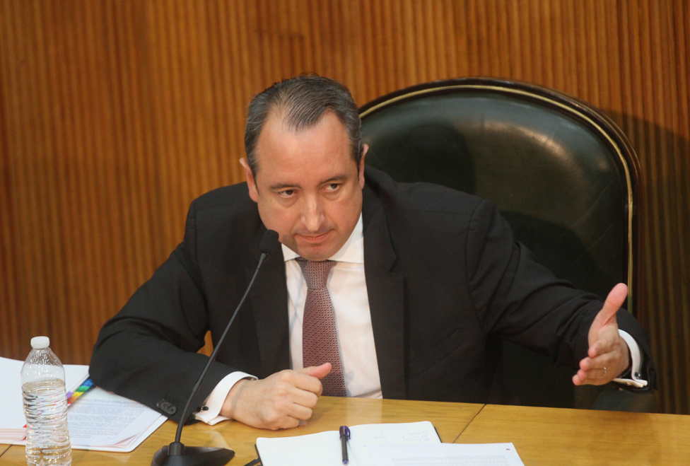 El funcionario dijo que se emitieron multas de 273 mil pesos para el ex subsecretario de Administración y para el director de Adquisiciones. 