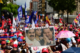 El jefe del grupo parlamentario chavista, Héctor Rodríguez, aseguró que "el pueblo en la calle", "el pueblo movilizado" busca "garantizar la paz".