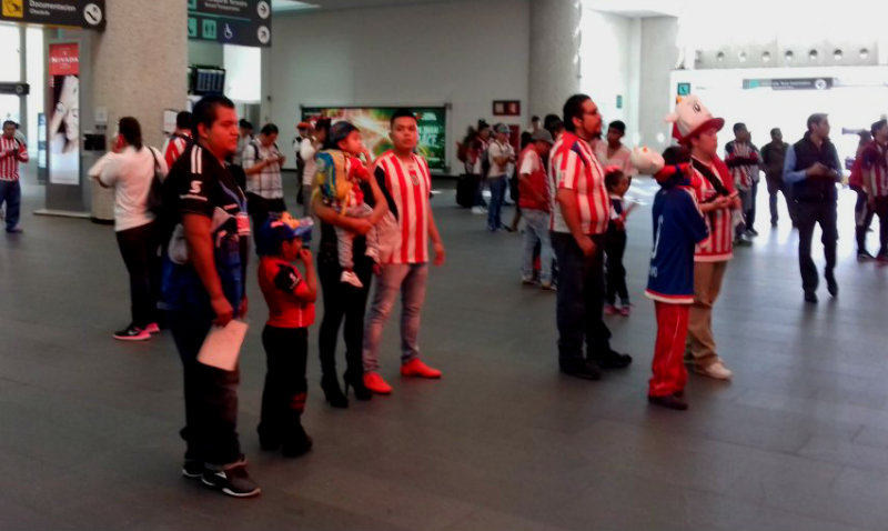 Los fans ya esperan a Chivas 