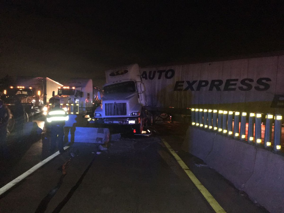 Provoca serios problemas a la circulación vial con dirección a la Ciudad de México.