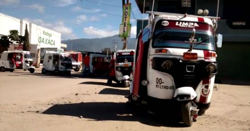 Bloqueo de transportistas en Oaxaca.