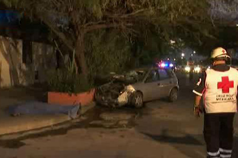 El responsable, conductor del automóvil Chevy, fue trasladado a la clínica 21 del IMSS