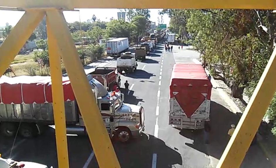 Los transportistas piden el cese de los operativos contra los camiones doble remolque.