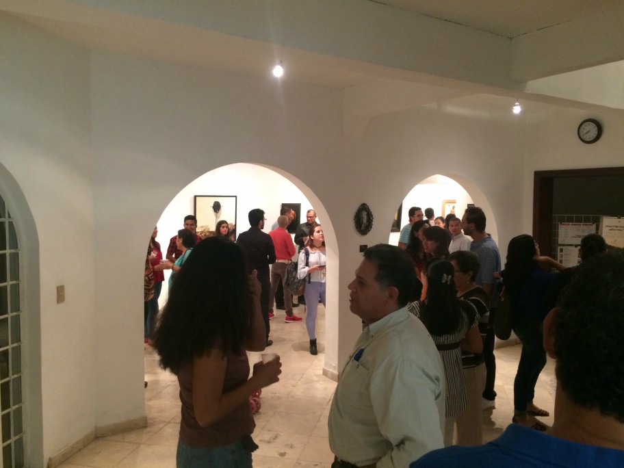 En La Alianza Francesa de Torreón se inauguró la exposición "Huesos" de Arturo Esparza.