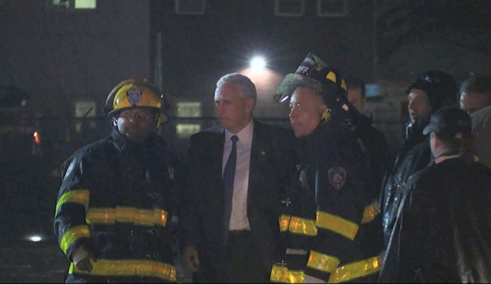 El candidato republicano a la vicepresidencia, Mike Pence, dijo estar bien luego de que avión se saliera de la pista al aterrizar en Nueva York.