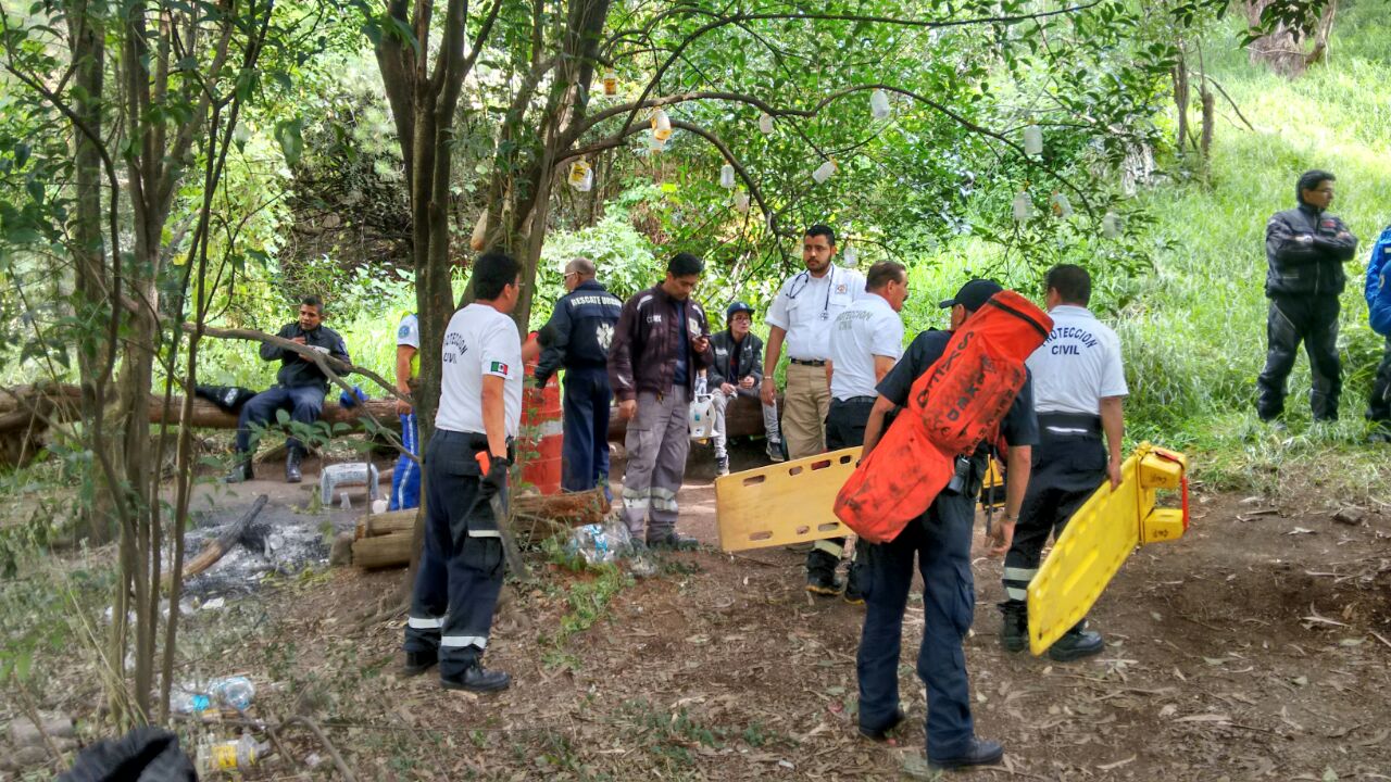 Cinco estudiantes del CCH Naucalpan y de la 'Vocacional" 4 fueron rescatados de una barranca en la tercera sección del Bosque de Chapultepec.