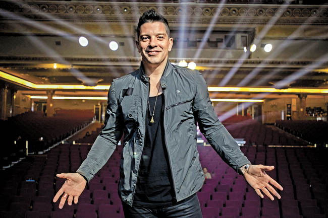 Al sonorense le gusta sorprender a su público durante sus presentaciones.  