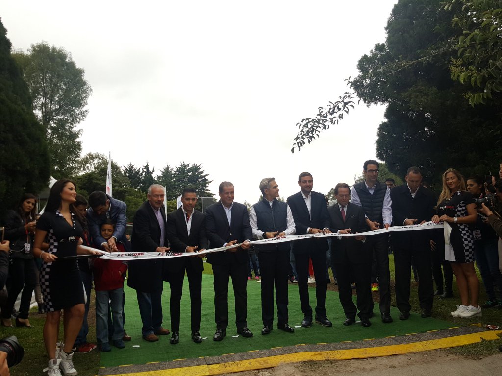 El jefe de Gobierno hizo los honores en la Fan Zone 
