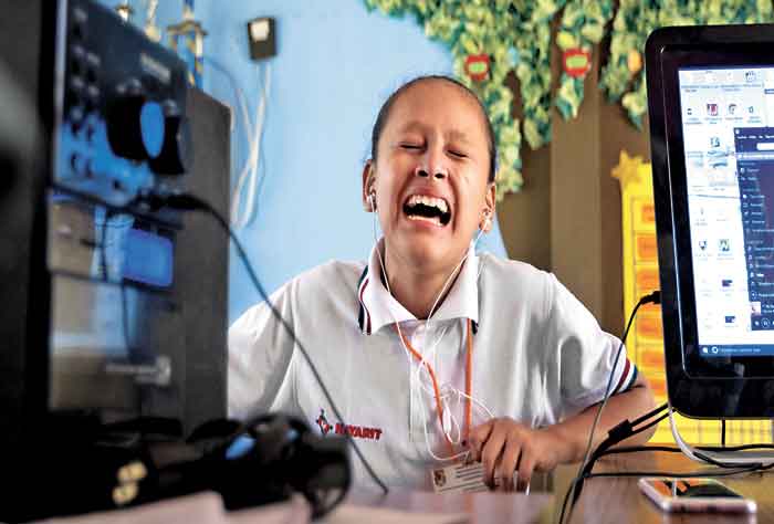 Julia Maritza Ceja, de 13 años, tiene una enfermedad que le impide hablar de forma fluida.