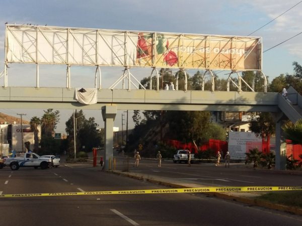 El nuevo narcomensaje fue dejado en un puente peatonal en Tijuana.