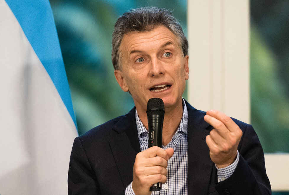  En diciembre pasado, Mauricio Macri tomó las riendas del gobierno de Argentina y emprendió una agresiva estrategia de deuda para estabilizar la econo