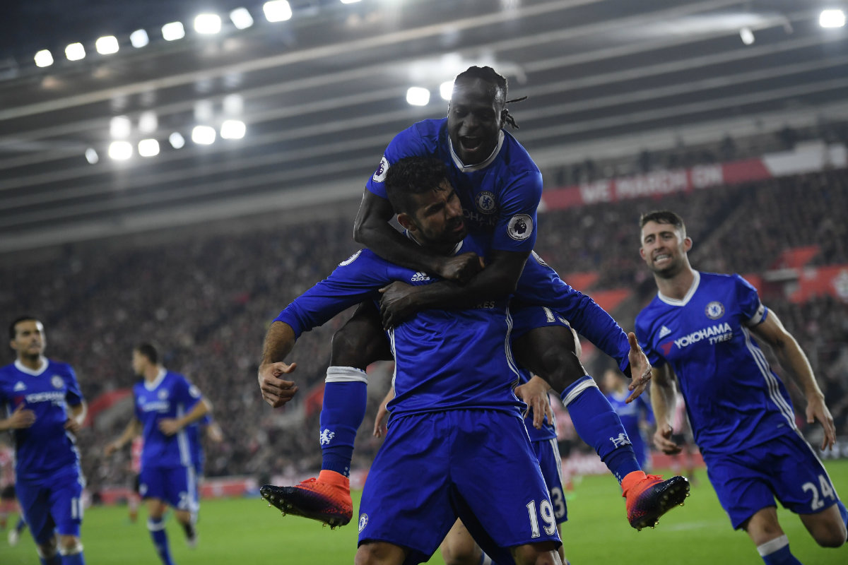 Los Blues festejan el segundo gol del partido