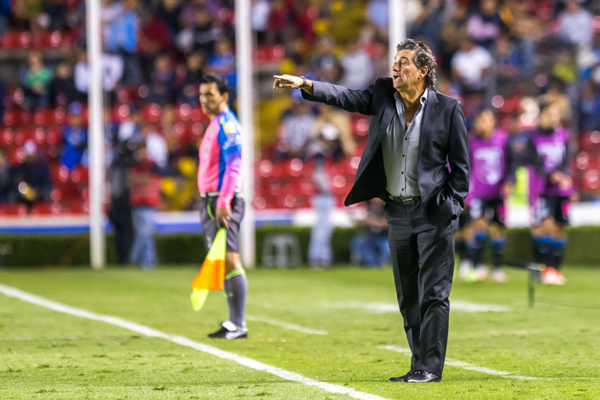 Ruben Omar Romano presente en el Chivas vs. Cruz Azul