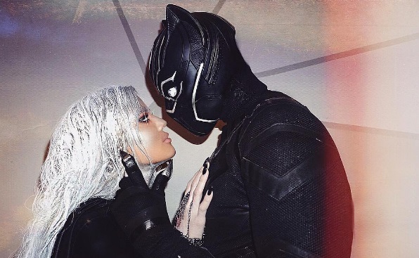 Así se disfrazó Khloé Kardashian y su novio. 