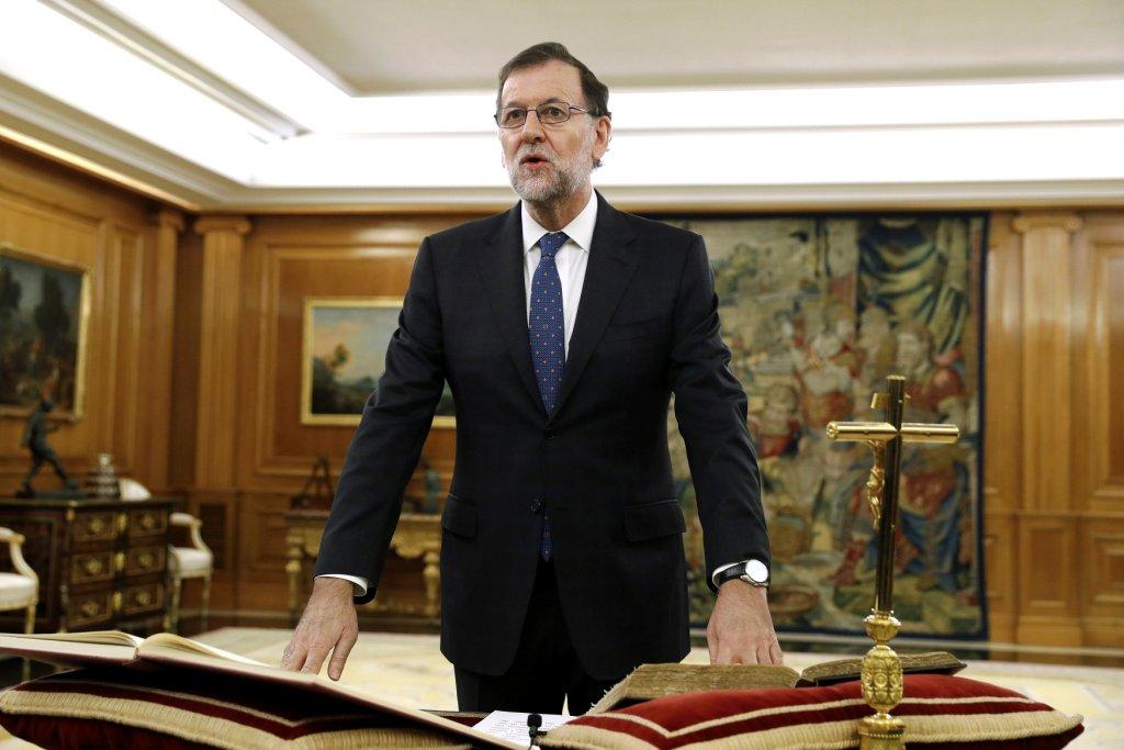 El primer ministro de España, Mariano Rajoy toma juramento durante una ceremonia en el Palacio de la Zarzuela de Madrid, España.