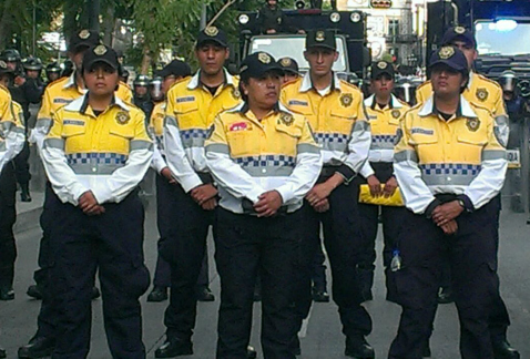 Policías capitalinos han sido desplegados principalmente en los 120 panteones de la Ciudad de México, para garantizar la seguridad en esta celebración