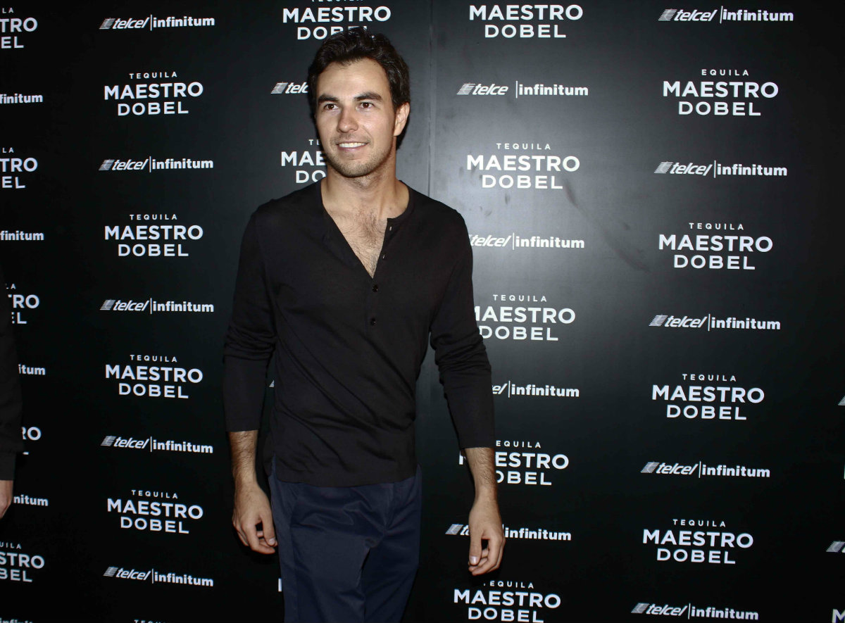 Sergio 'Checo' Pérez en la black carpet de Maestro Dobel