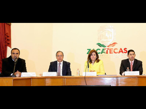 Los titulares de las secretarias General del Gobierno de Zacatecas, Fabiola Torres, y de Finanzas, Jorge Miranda, así como el Director de Tránsito, Mi