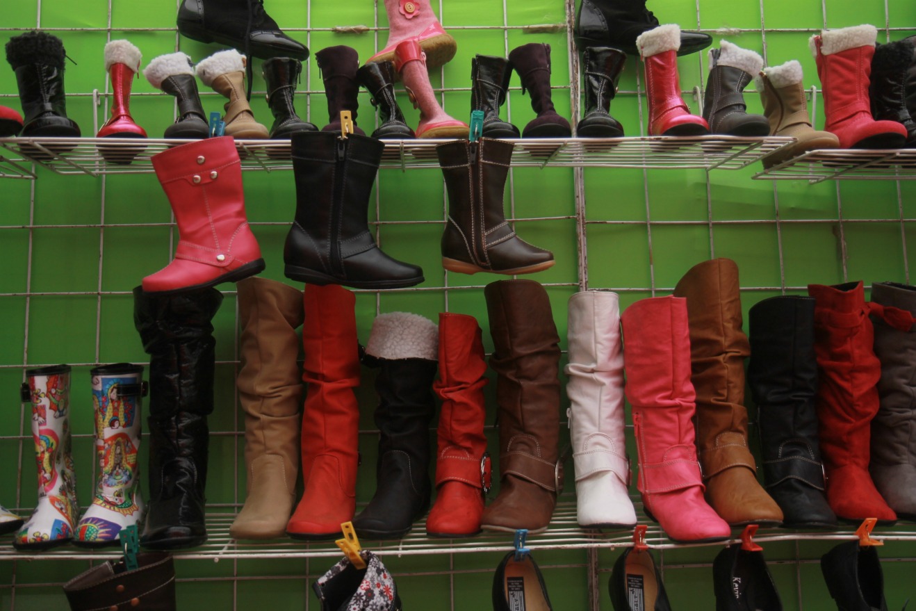 Feria del calzado, zapatos, en San Mateo Atenco.