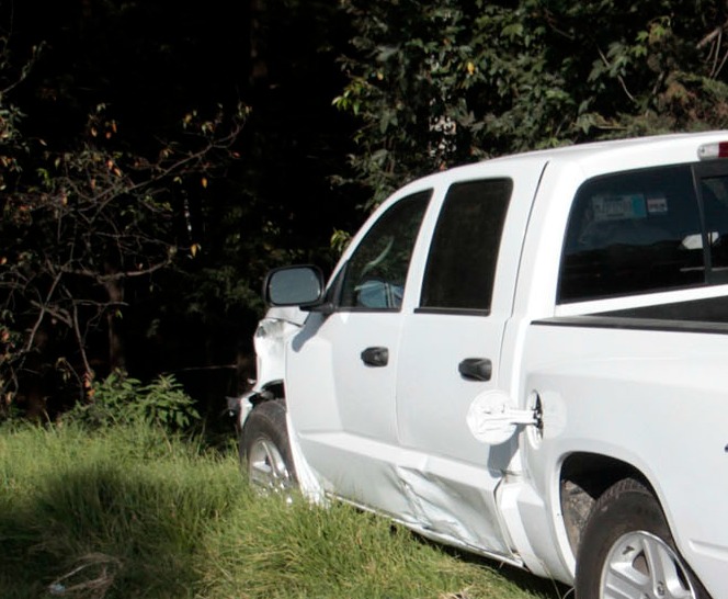 La camioneta cayó a un barranco.