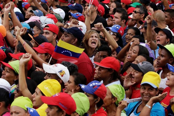 Partidarios del gobierno de Nicolás Maduro en Venezuela en una manifestación a su favor.