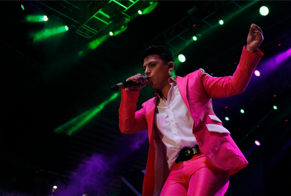 La Arrolladora Banda el Limón cierra Fiestas de Octubre.