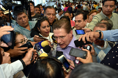 Jose Rosas Aispuro, gobernador de Durango, asegura que su administración está comprometida con la transparencia y legalidad.