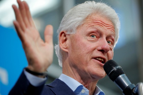 Bill Clinto se convertiría en el primer hombre en llegar a la Casa Blanca como pareja del presidente electo. 