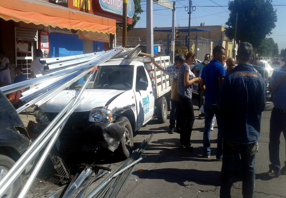 Cinco participan en accidente en el centro de Torreón. 