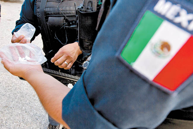La droga sintética es cocinada y distribuida por "La Línea", que opera para el cártel de Juárez.
