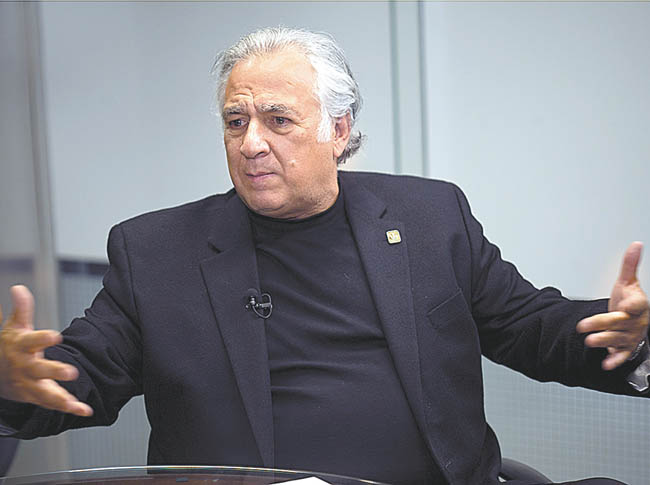 El funcionario capitalino en "El asalto a la razón", en Notivox Televisión. 