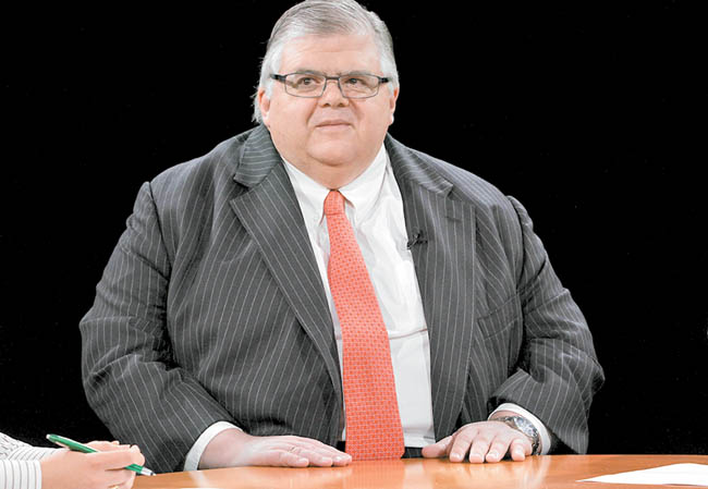 El gobernador del banco central conversó en el programa "Notivox Negocios".