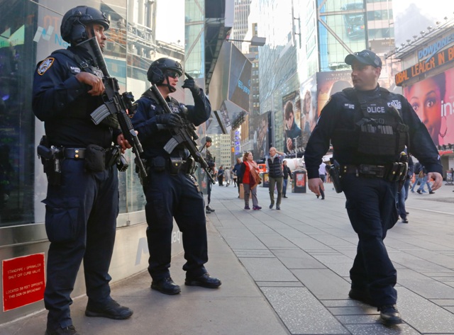 El alcalde de Nueva York, Bill de Blasio, dijo que se está intensificando la seguridad en la ciudad ante posibles amenazas terroristas en los próximos