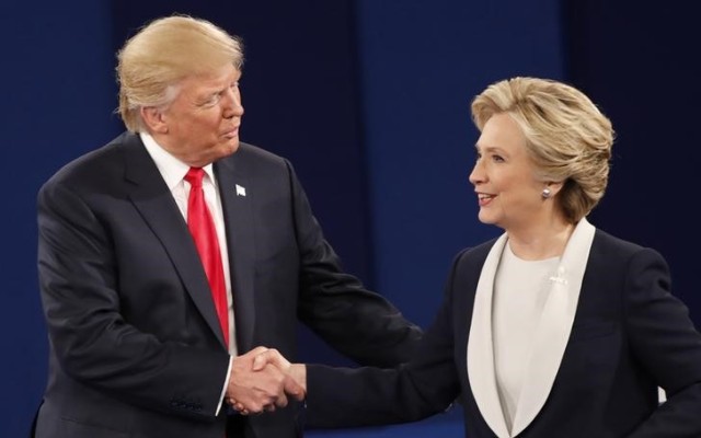 Los aspirantes a la Casa Blanca, Donald Trump y Hillary Clinton, acortan distancias en los sondeos.