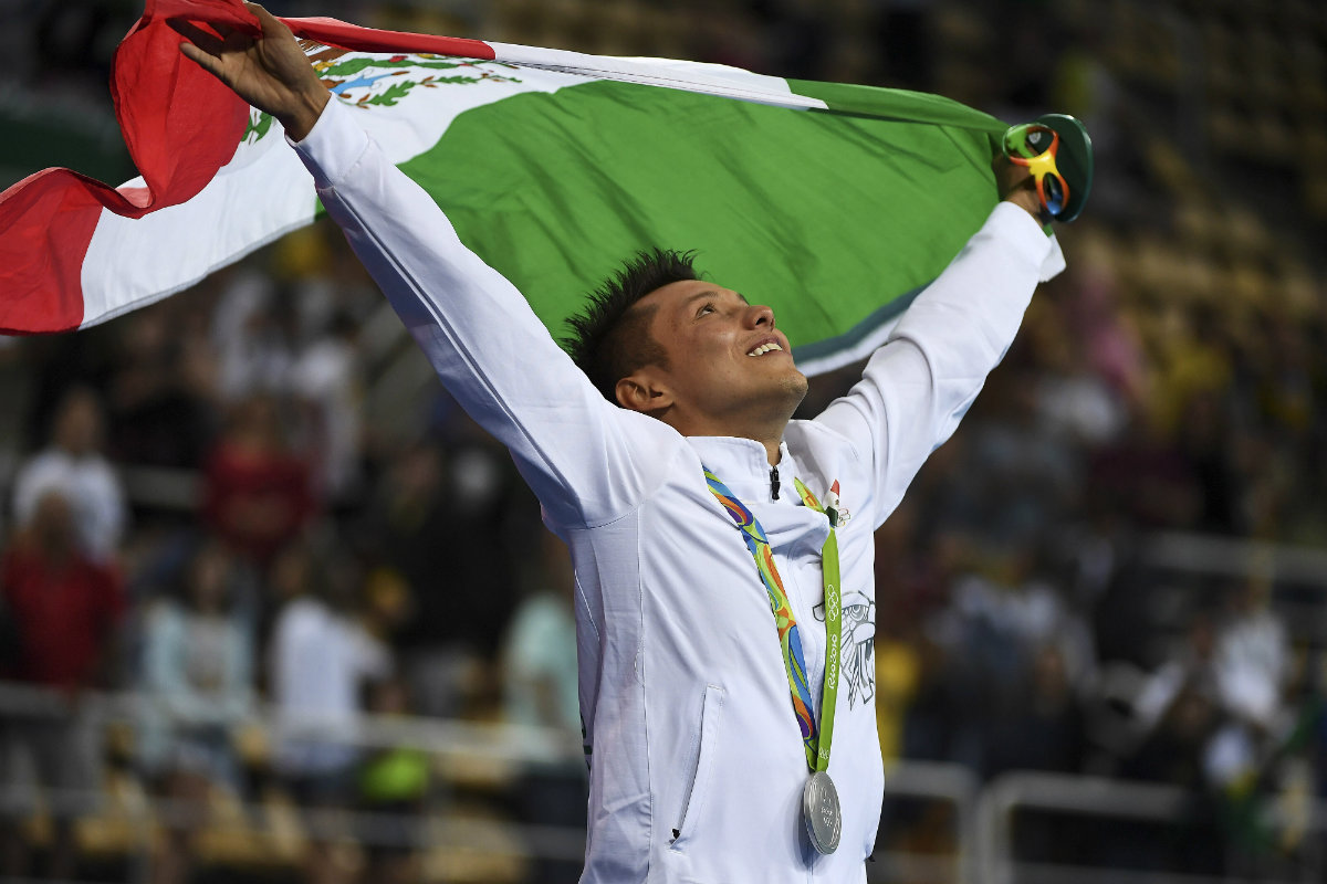 Germán Sánchez dedica Premio Nacional del Deporte a clavadistas