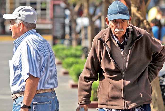El dolor de huesos es uno de los síntomas de la enfermedad