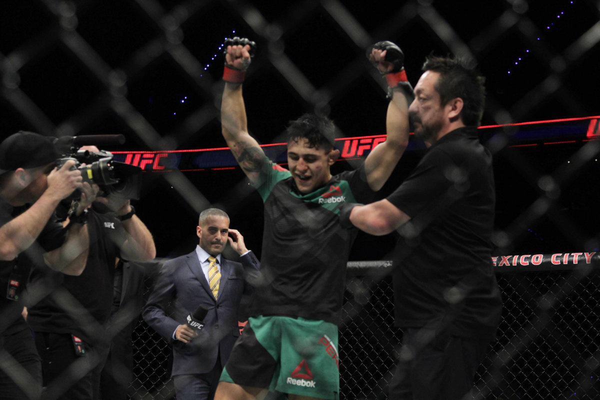 Erick 'Goyito' Pérez derrotó a Felipe Arantes en UFC México
