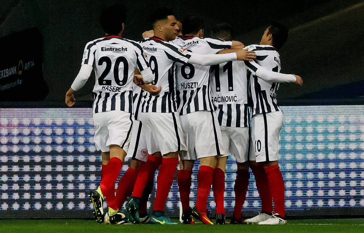 Fabián jugó los 90' en la victoria del Eintrach