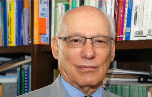 Fue profesor e investigador Emérito de El Colegio de México y fundador del Centro de Estudios Sociológicos.