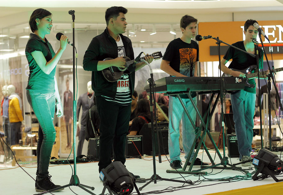 Taller de música de Tec Notivox en concierto en Cuatro Caminos. 