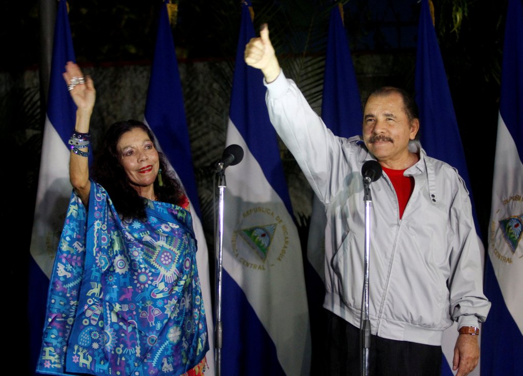 Daniel Ortega fue reelegido hoy con el 71,3 % de los votos, está vez junto a su esposa, Rosario Murillo, como vicepresidenta, según los primeros resul
