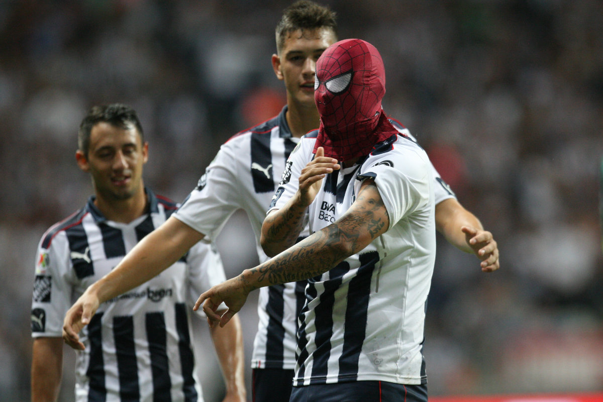 Edwin Cardona emuló a al gabonés Aubameyang en su celebración de gol