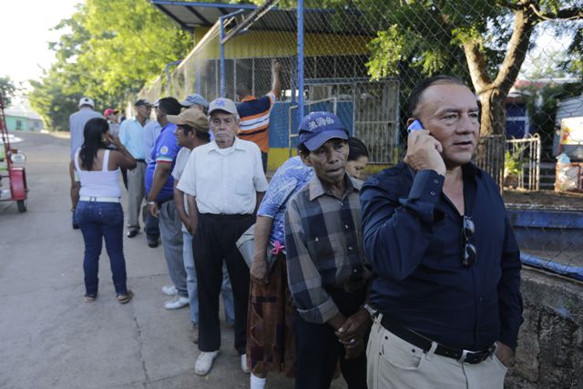 Al inicio de las votaciones para la presidencia de Nicaragua se adevertía poca asistencia de la población.