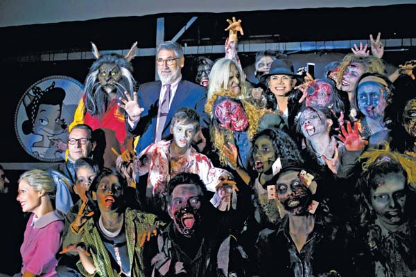 La celebración incluyó una escenificación del video que tanto éxito le dio al creador así como al músico.